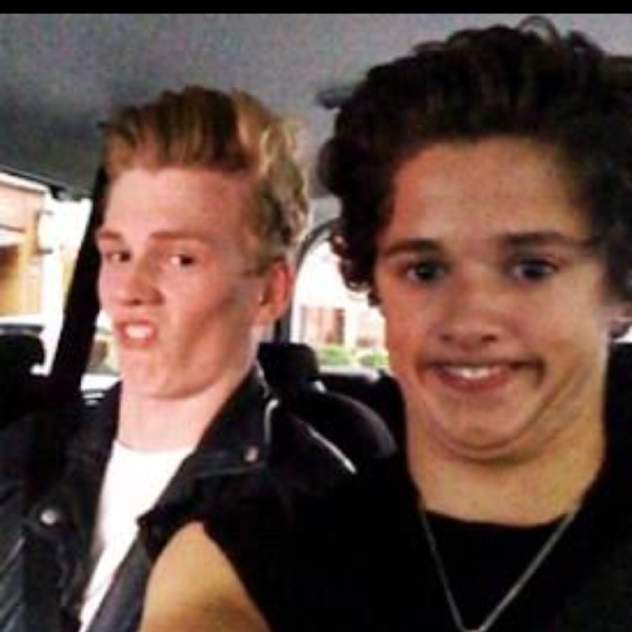 Wanna make you all happy, you beautiful people:))