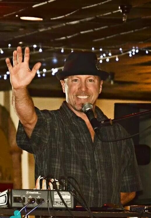 Tweets from my team about live preformaces and where you can find me next!                   For booking contact Steve Hall at Steveleehall@hotmail.com