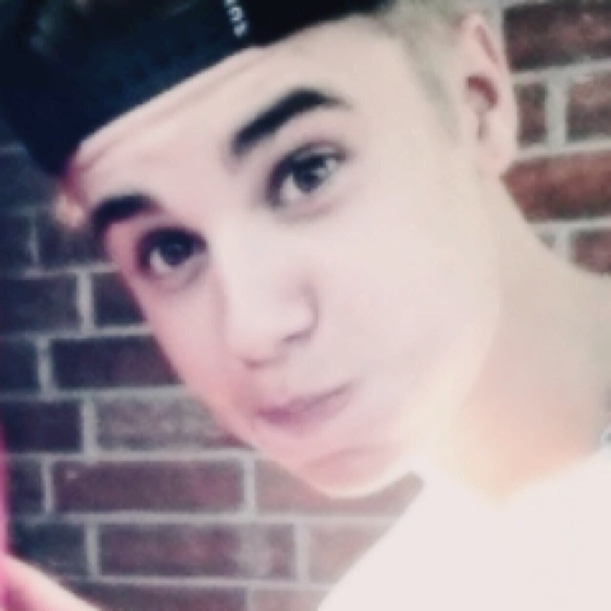 CrazyvibesBitch's profile picture. i love you to the moon and back ♡