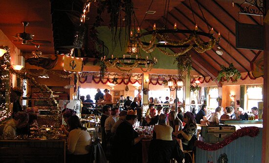 Bistro-Pizzeria on the Historic Quay