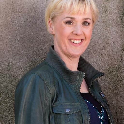 (Raads)communicatieadviseur, duurzaamheid, getrouwd, mama, schaatsen, skiën en andere sporten, kletsen, reizen, glas half vol, vrolijk.