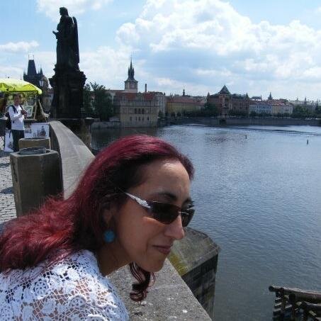 SimonettaAllder's profile picture. Journalist, translator, poet, Pre-Raphaelite (and things like that)