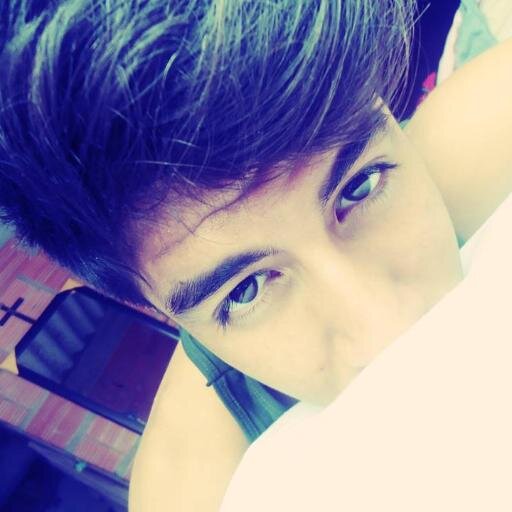 El poema más hermoso no fue hecho por un reconocido escritor, si no  por un loco enamorado que se expresó sin temor.    MI WHATSAPP:313-425-1334