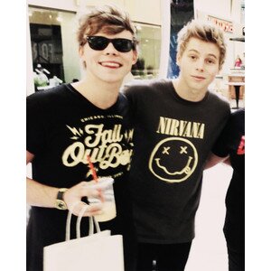 HELLO! 
Can you please follow this girl? @caroliina_pena
This is free follow, PLS follow her♥!