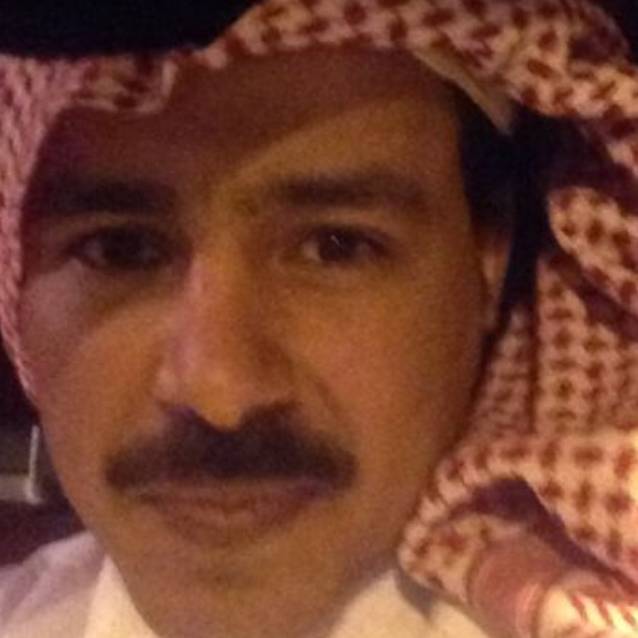 ‏شق طريقك بابتسامتك خير لك من أن تشقها بسيفك