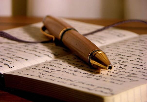Sesini değil, sözünü yükseltmeli insan. Çünkü gökgürültüleri değil, yağmurlardır yaprakları yaşatan. //William Shakespeare//