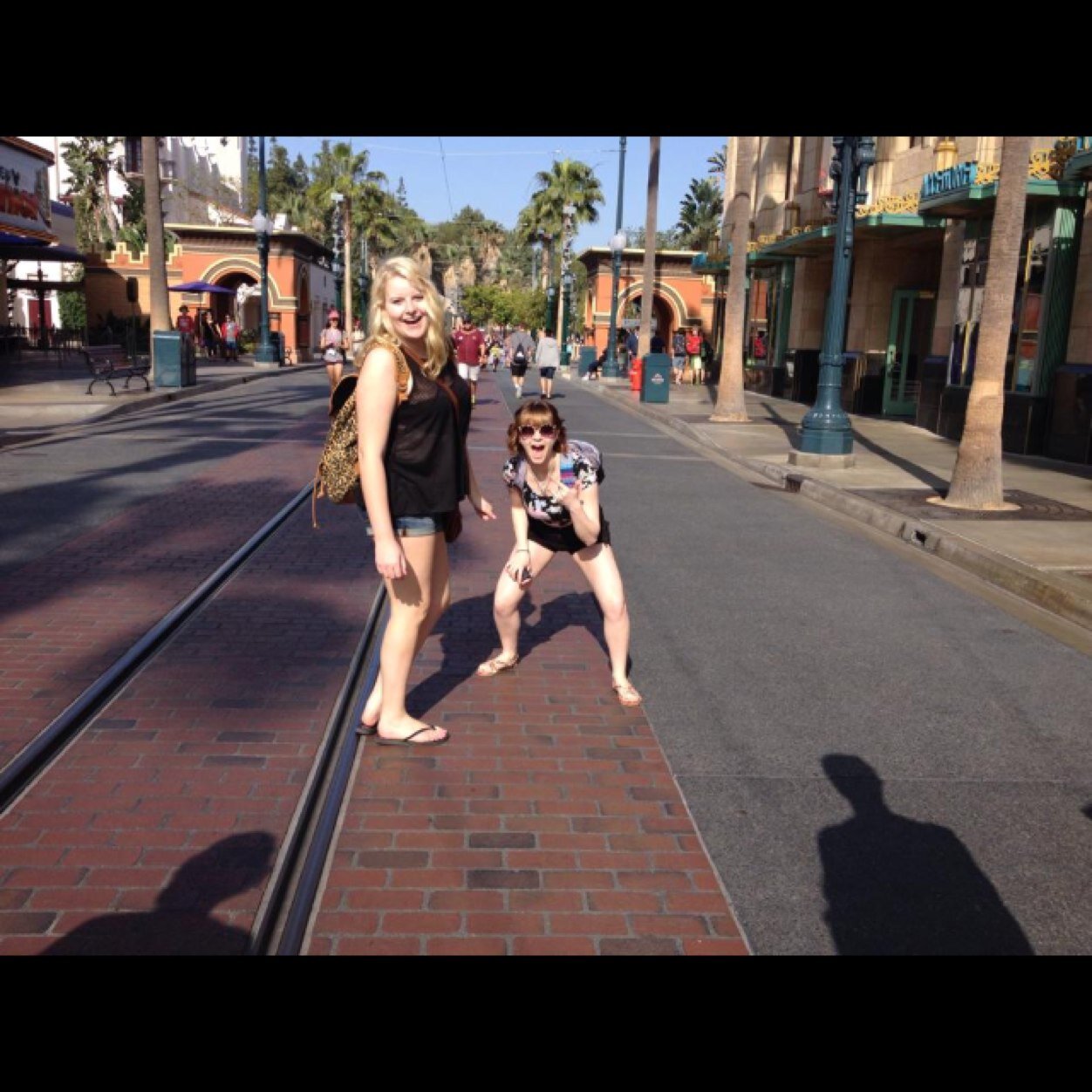 Uronmymind122's profile picture. Everyday my life is an adventure. Im Alice and the world is my Wonderland ❤️