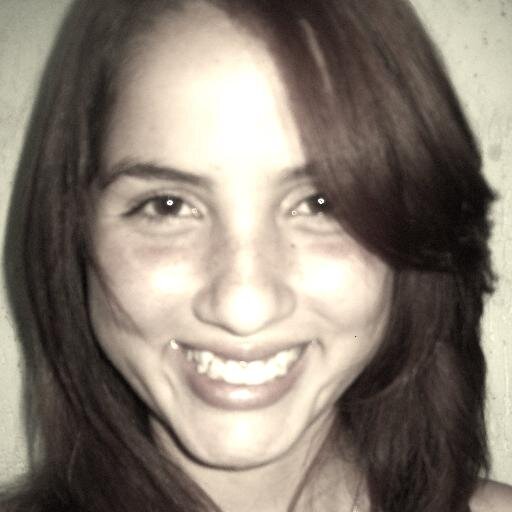 16 anos, decidida, paciente, sou legal quando quero, tenho pavio curto com pessoas ignorantes e irônica e sarcástica quando necessário!