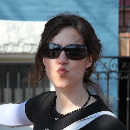 Shanghai lover, business oriented, fond of snowboarding & dancing