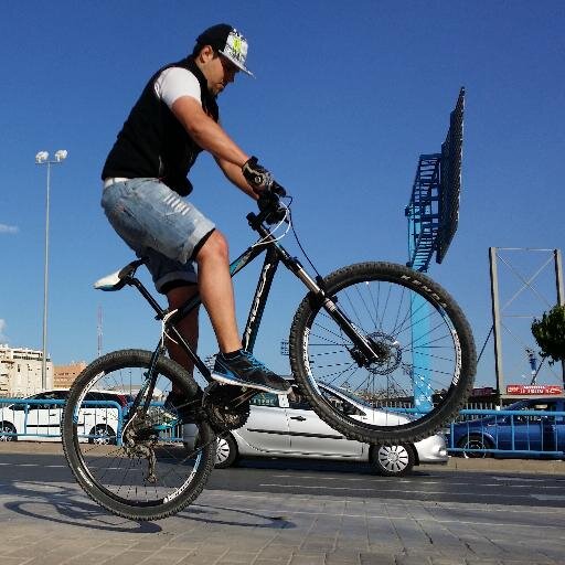 22 años, TCAF | Monitor de piscina y gimnasia en el centro de autistas Infanta Leonor | MTB |~ A veces las cosas más reales suceden sólo en la imaginación...