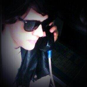 Soy @FronacMusic #ArtistaIndependiente Yo prefiero ver el mundo a través de mis gafas oscuras. #HomeStudioRecording @Pulpo_records