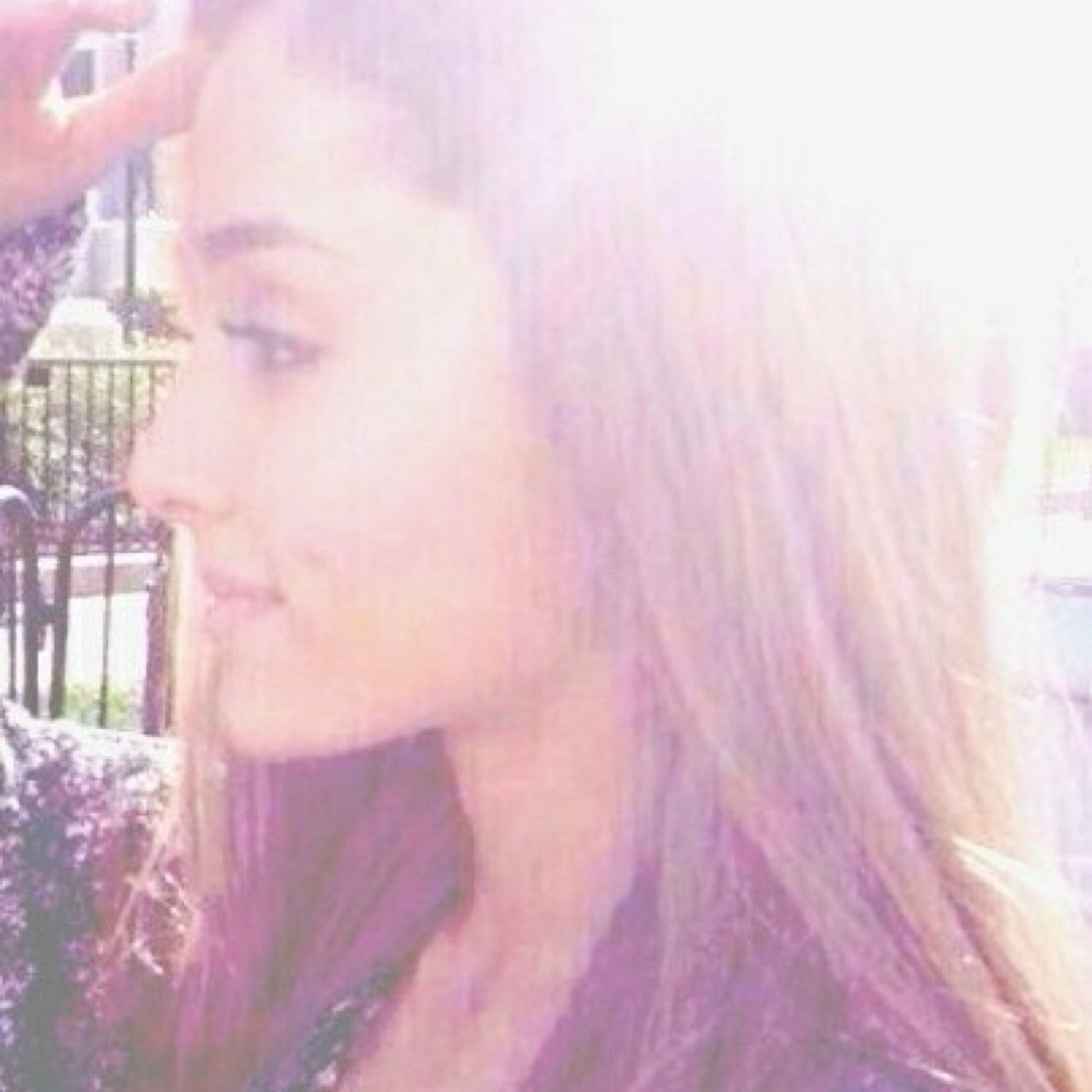 Follow @ArianaSushii xx