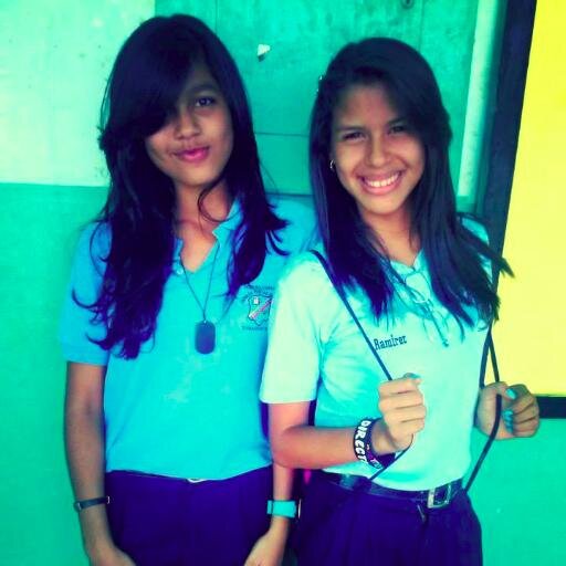 Sígueme y te sigo. Directioner super linda, amable y cariñosa! xD ;)