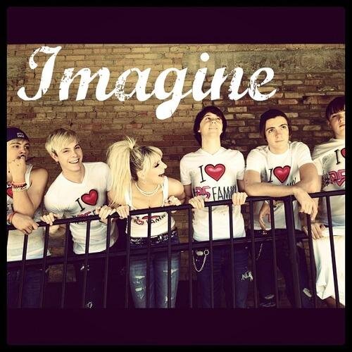 Love R5 he Vamps love sing. i love write my own songs is life my idol is Rydel Lynch  bff is lexy  skylar  Switch At Birth Austin and Ally the Fosters Glee