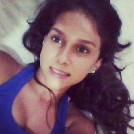 Sou idiota mesmo, choro de raiva, acho graça de coisas idiotas, fico triste do nada, gosto de coisas bobas,enfim, sou idiota.