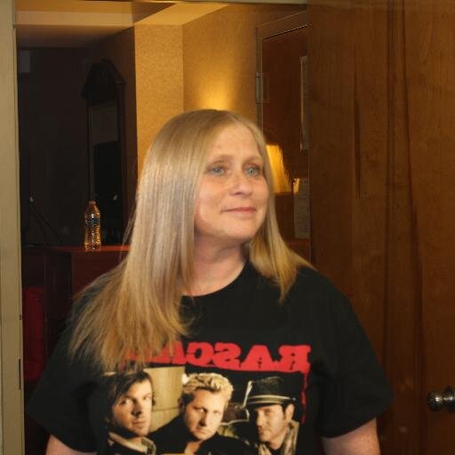 LOVE RASCAL FLATTS! 14 YR Breast Cancer survivor! I'm a nurse for handicapped/special needs kiddos & I love it! Love my family, friends, & Rascal Flatts family!