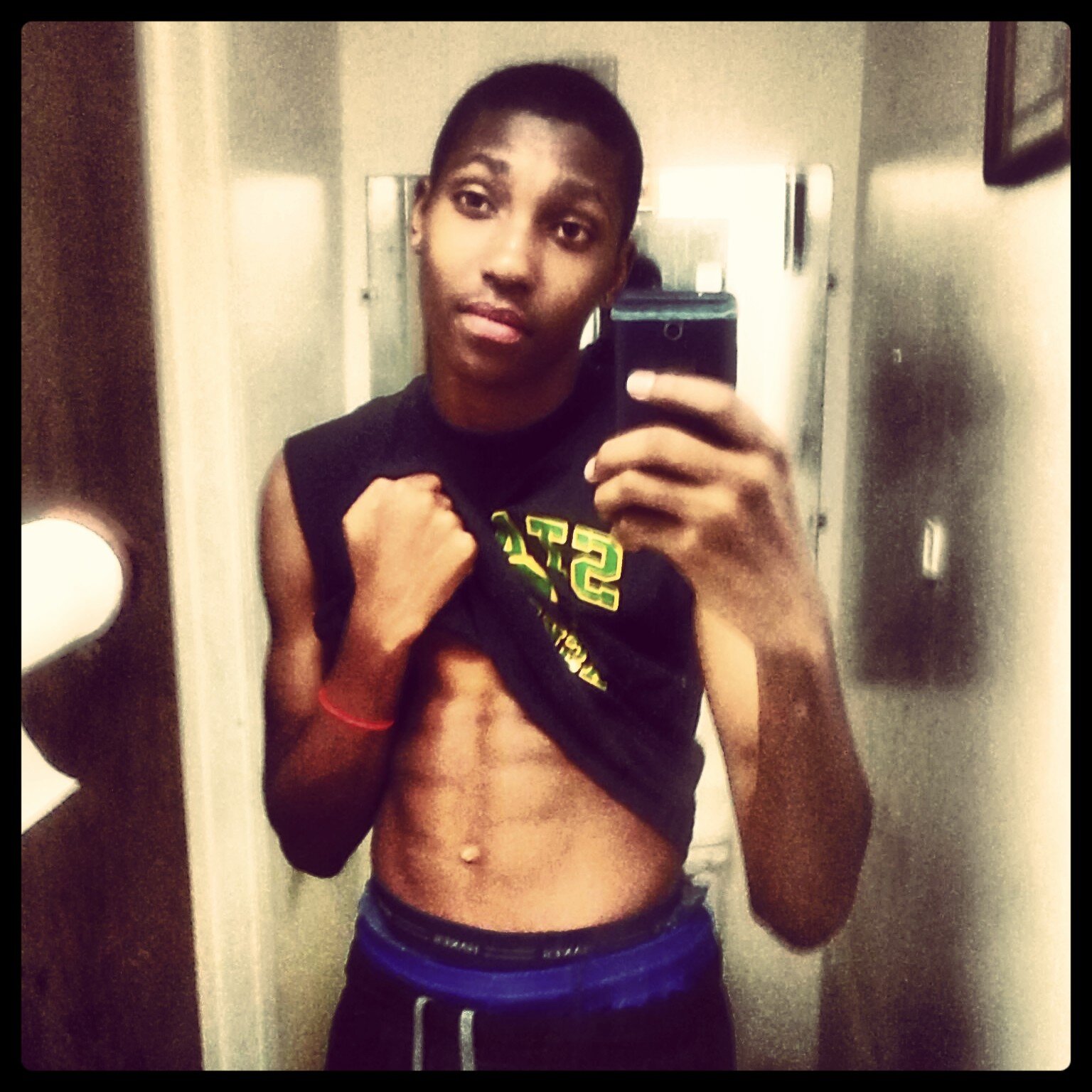 ButtsLaurence's profile picture. follow me I follow back