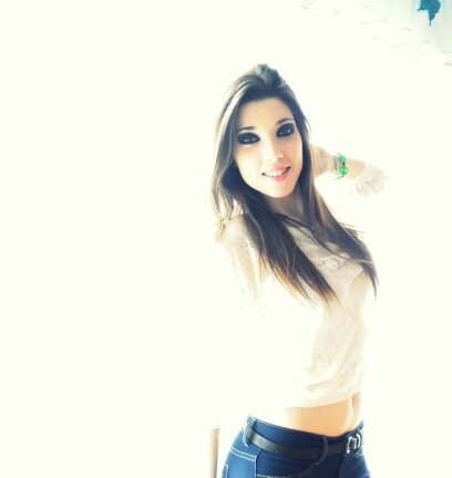 ~La que se mete donde no le llaman, sale escaldada...~