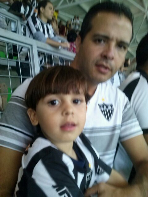 Casado e Pai do Pedro Henrique e Lucas ..... minha vida.
     
                                                                       GALO SÓ QUEM É SABE !!!!!