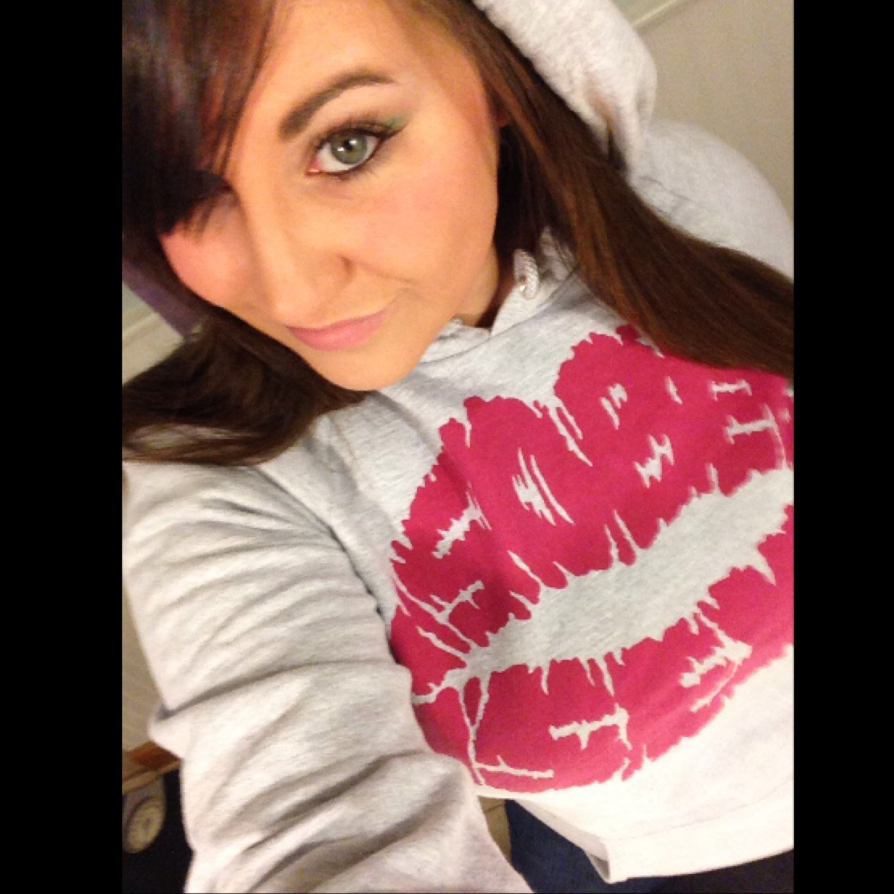 MelissaZingg's profile picture. ☮ ☯ ૐ † we missed the beauty and reality of the forest ; because we were diverted by the ugliness of some of it's trees ☮ ☯ ૐ † . . . . . . ig : melissazing