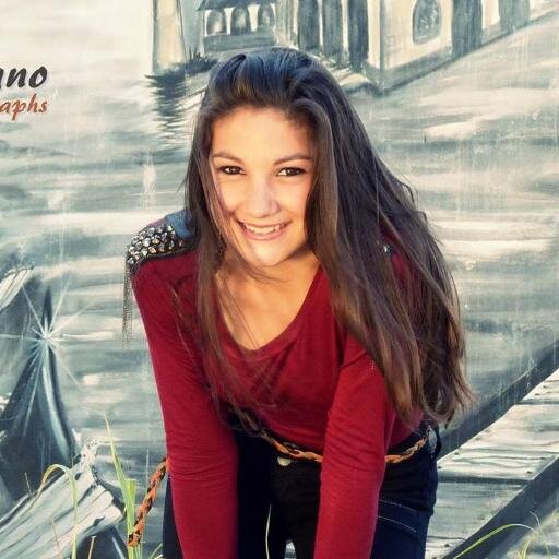 Si la vida te da 1000 razones para llorar..
Dale a la vida 1001 razones para sonreir..