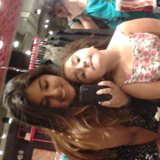 hello, i love JUSTIN BIEBER!!! i am belieber3, chile