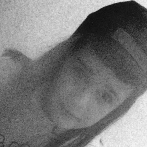 Helo fy enw i yw Caitlin, im 13, o Dde Cymru. Rwy'n chwarae pêl-droed, yn mwynhau ei wneud yn ymwneud â chelf unrhyw beth, fi ffycin caru cerddoriaeth