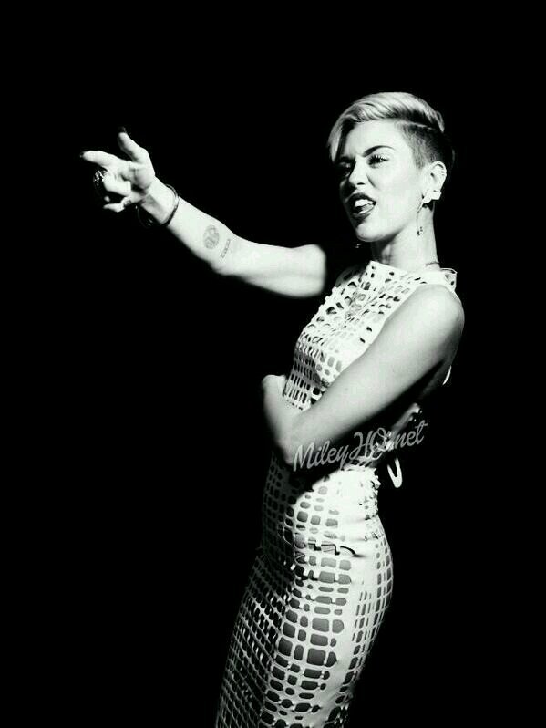 instagram: @giovana_rodrigues_   @fcmileycyrusmc
