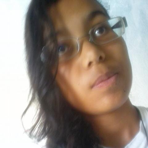 Pois: Gosto de moda, maquiagem, sapato E filosofia, literatura, feminismo, cinema e política. Nada se exclui, tudo se completa.
Créditos: A rainha Pitty