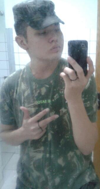 Vivendo longe de qualquer vestígio de negatividade 🎵