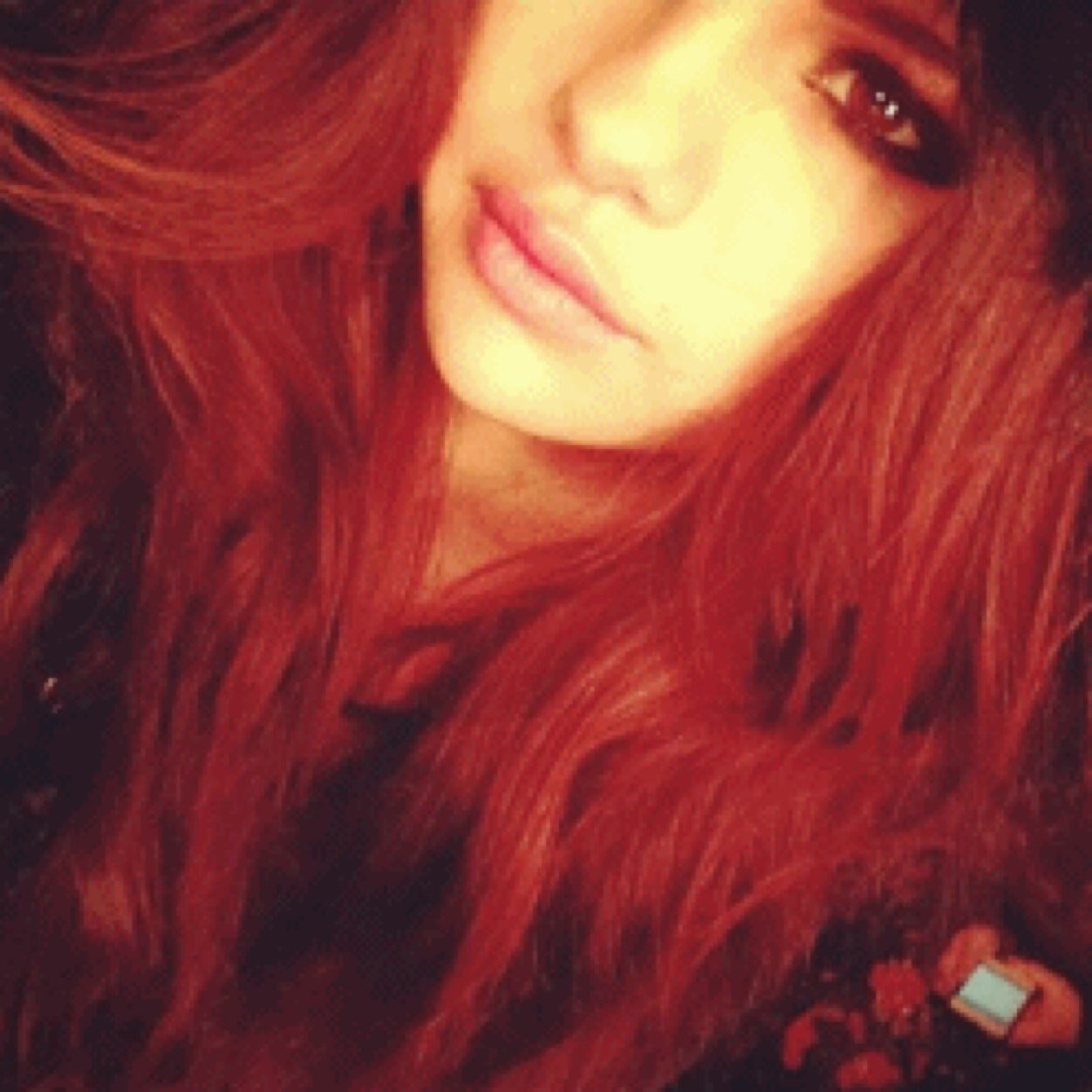 please follow @ihonordemetria ilysm and ur beautiful :) thank u!