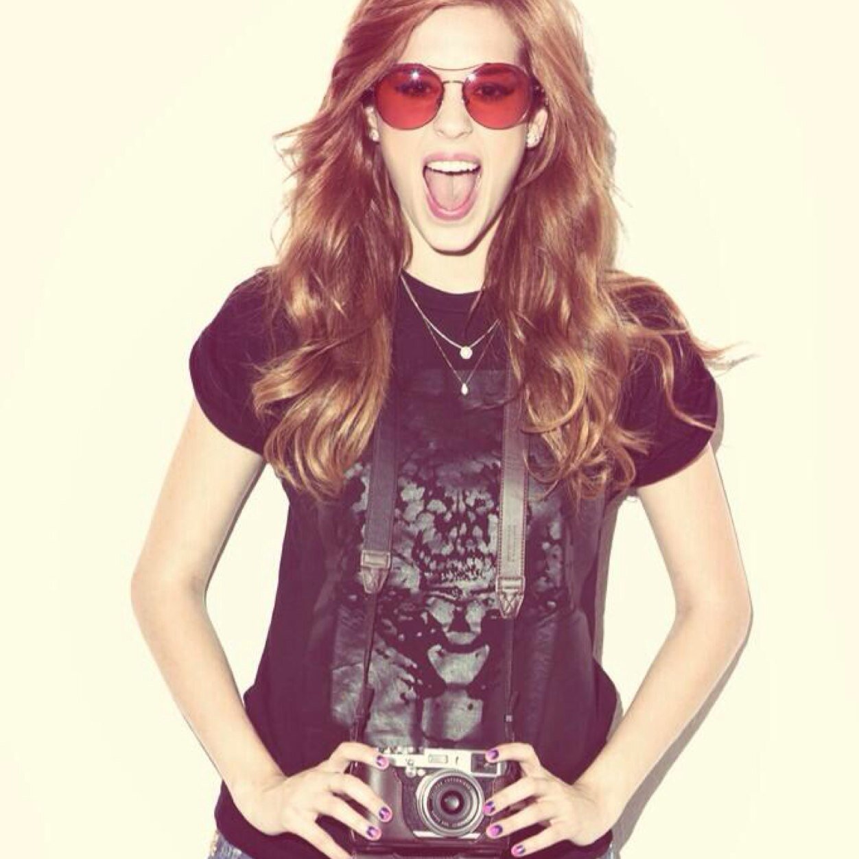 Minha Princesa, minha inspiração, minha vida, sem ela eu não sou nada, o abraço dela é o mais perfeito, ela é incrível, ela é @sophiaabrahao amo-te Since: 23/12