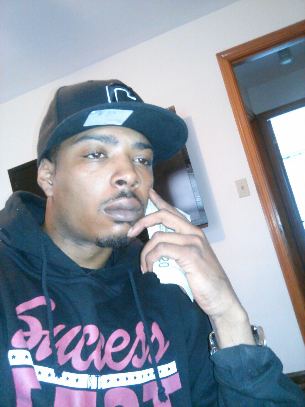 Im single n All i know is getting money$