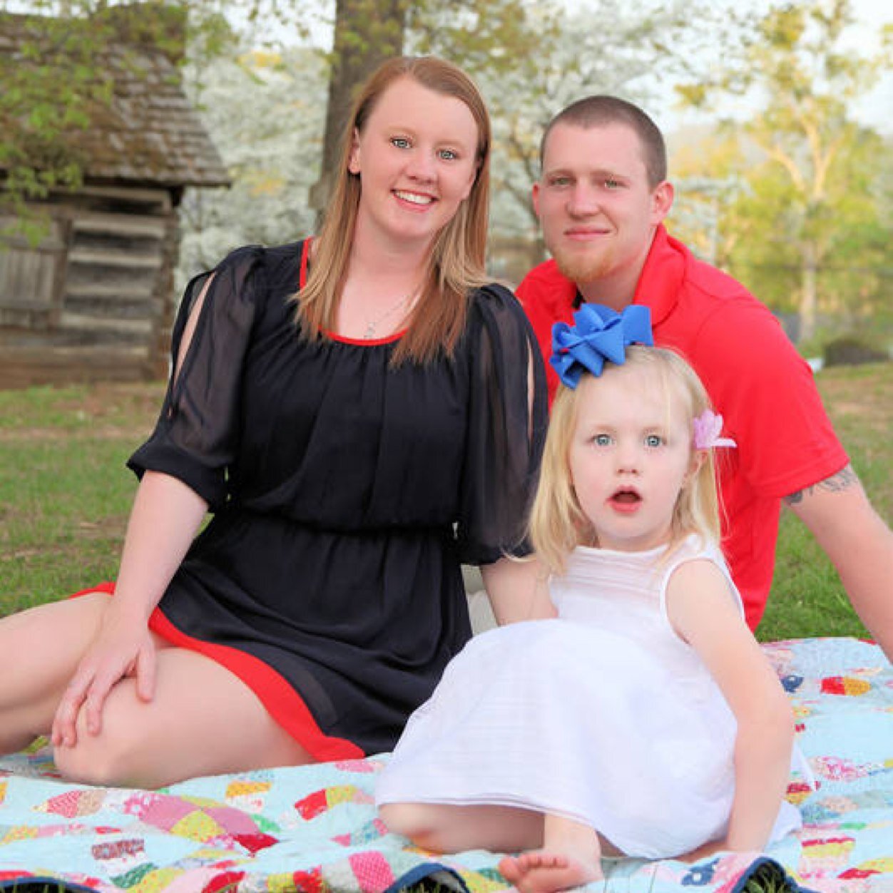 The mother of a beautful 2 yr old baby girl...! My daughter is my world!! In a loving relationship with Jake Lang