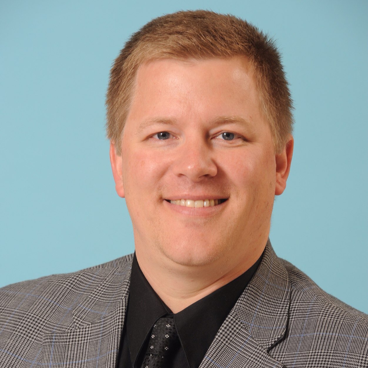 Father, Husband, Doctor, District Science and STEM Coordinator at Waukegan Public Schools. Fan of great food, travel, Hawkeyes and Chicago sports (Go Bears!)