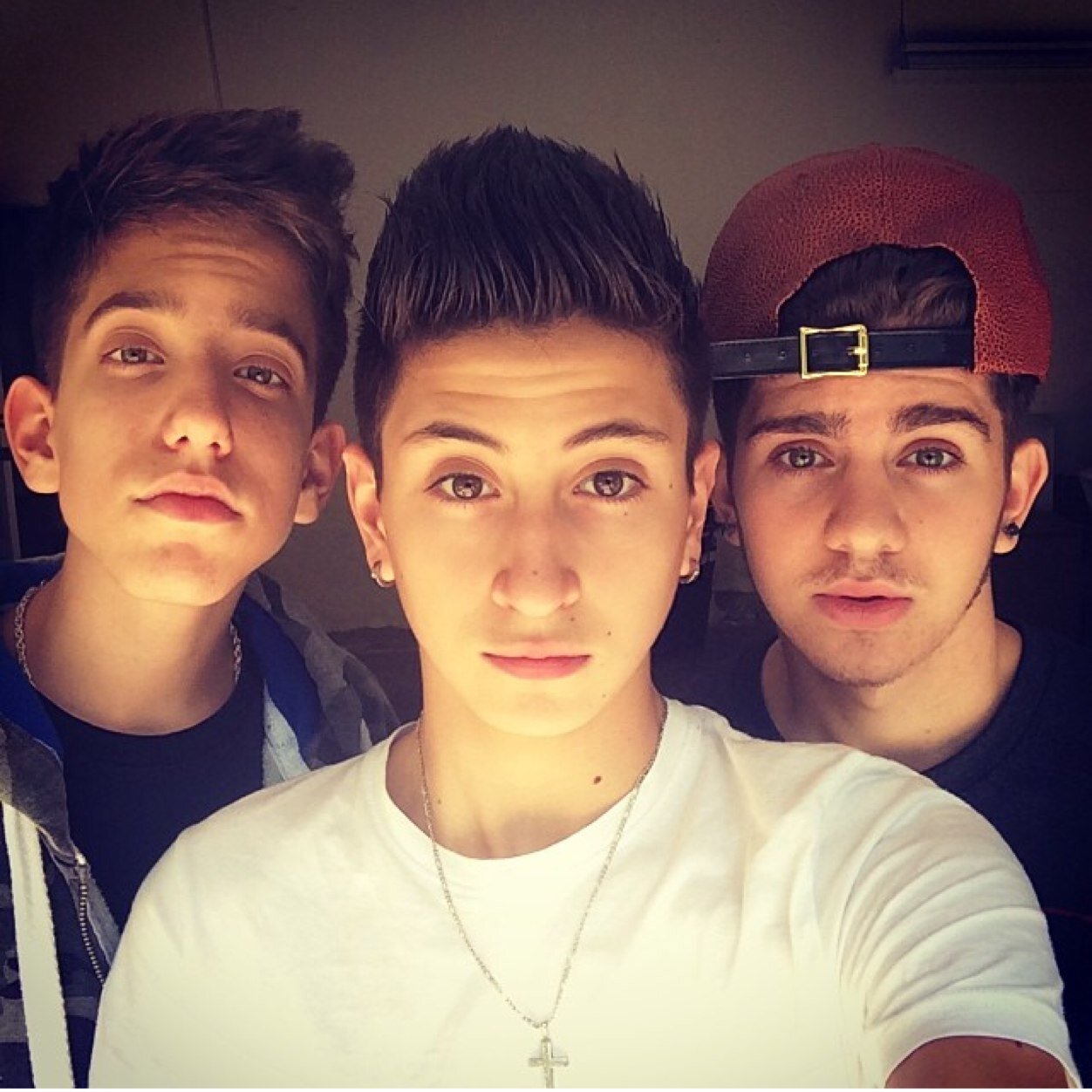me gusta Big time rush , To be one y los iconic boyz , siganme :) ~ I like big time rush , To be one and the iconic boyz , follow me :)