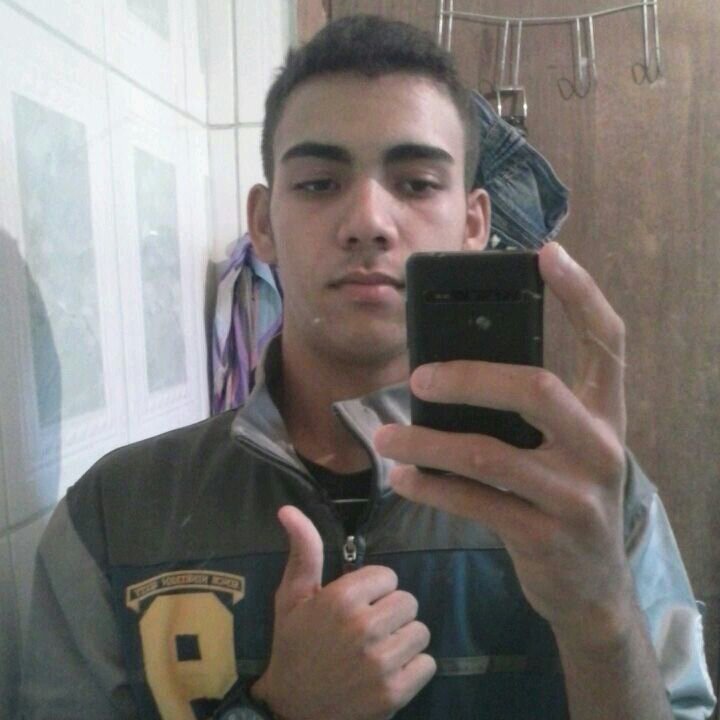 feliz e grato a Deus