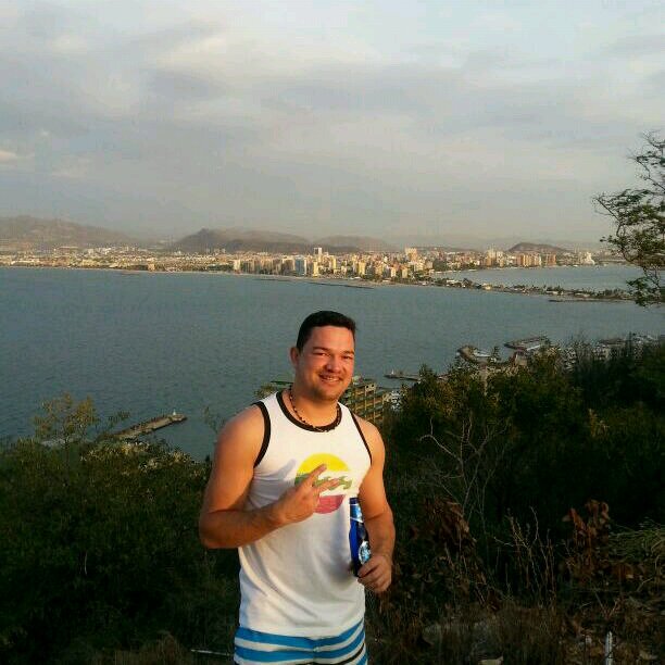 Amante de la VIDA, de la buena música, viajes y el hacer amistades... Ser Feliz es la misión  vivir y dejar vivir, Recuerda que la vida es una sola..! #NO DM
