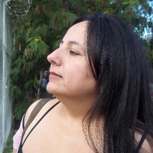 danieyer's profile picture. diseño  bolsos artesanal cuero y  materiales exclusivos