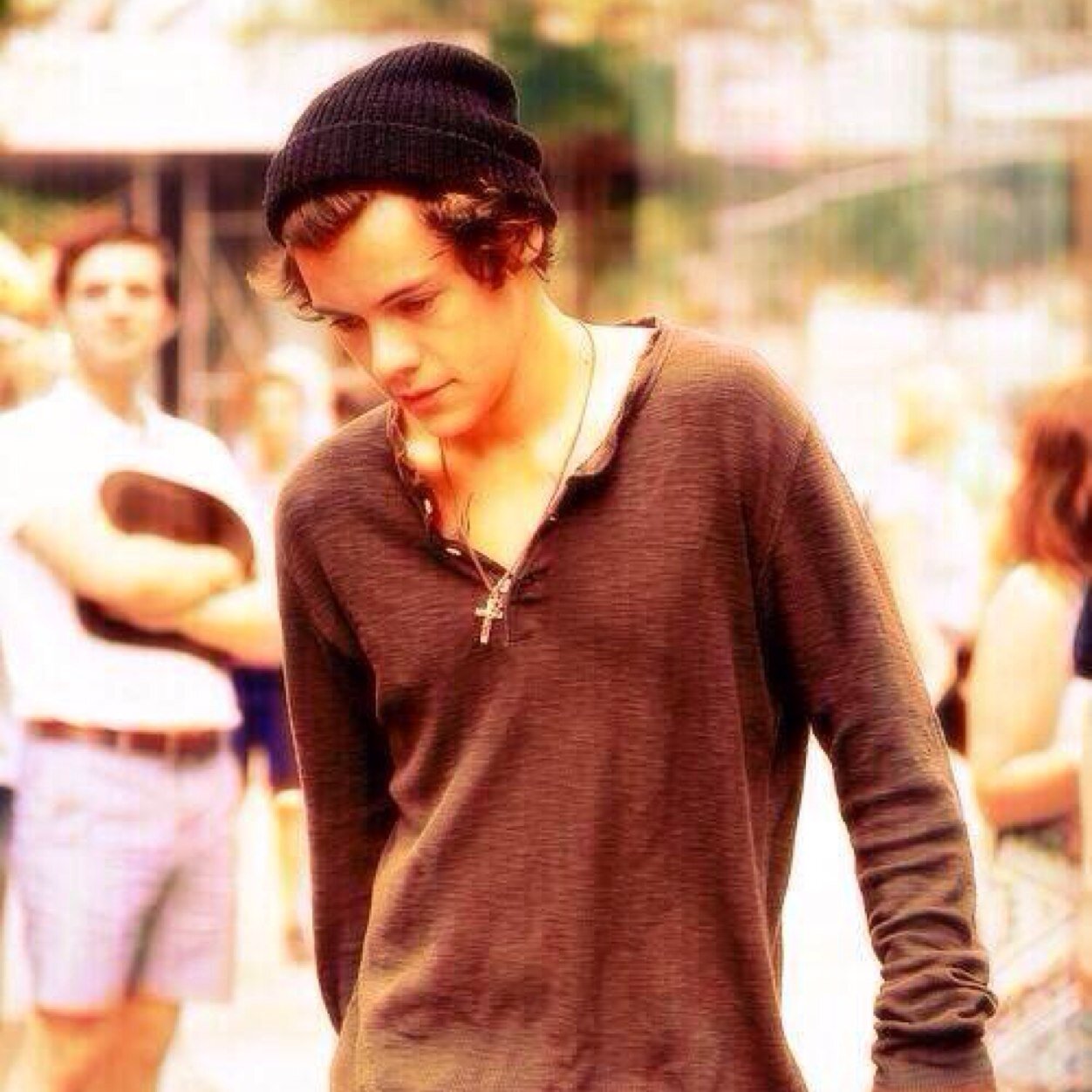 Hi! Please follow @AinaJamie13 bc she just gave you a free follow :) thanks ilysm! Hope your sunshine follow you soon!!