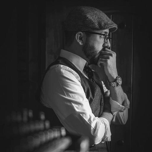 A northwest Indiana / Chicago-based photographer who loves chess, tacos, & Bic pens. And incomplete sentences.