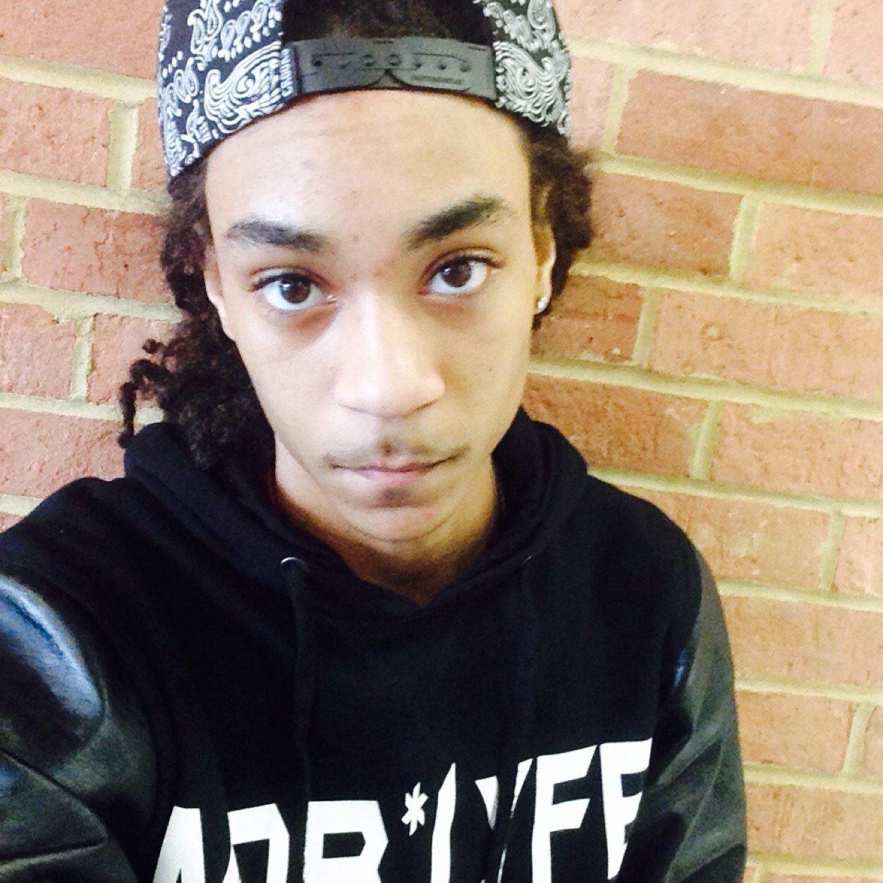 I stay fresh  
2k15
Virgo
Follow& get noticed 
Mobstar Lyfe 
Livin every day like my last