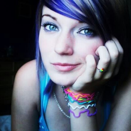 :) just a simple girl trying to live life -xx     Directioner/Belieber :*  Love my little Lila. 3