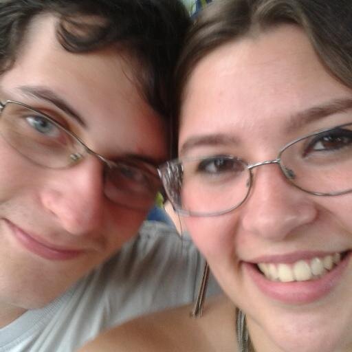 Mãe, amiga, filha, irmã, prima, sobrinha, esposa, nora, cunhada, mulher, escritora, leitora, louca, sonhadora, assessora, jornalista, cozinheira... Quer mais?
