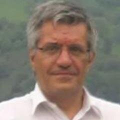 Ser radical es atacar el problema por la raíz.

Y la raíz, para el hombre, es el hombre mismo”.