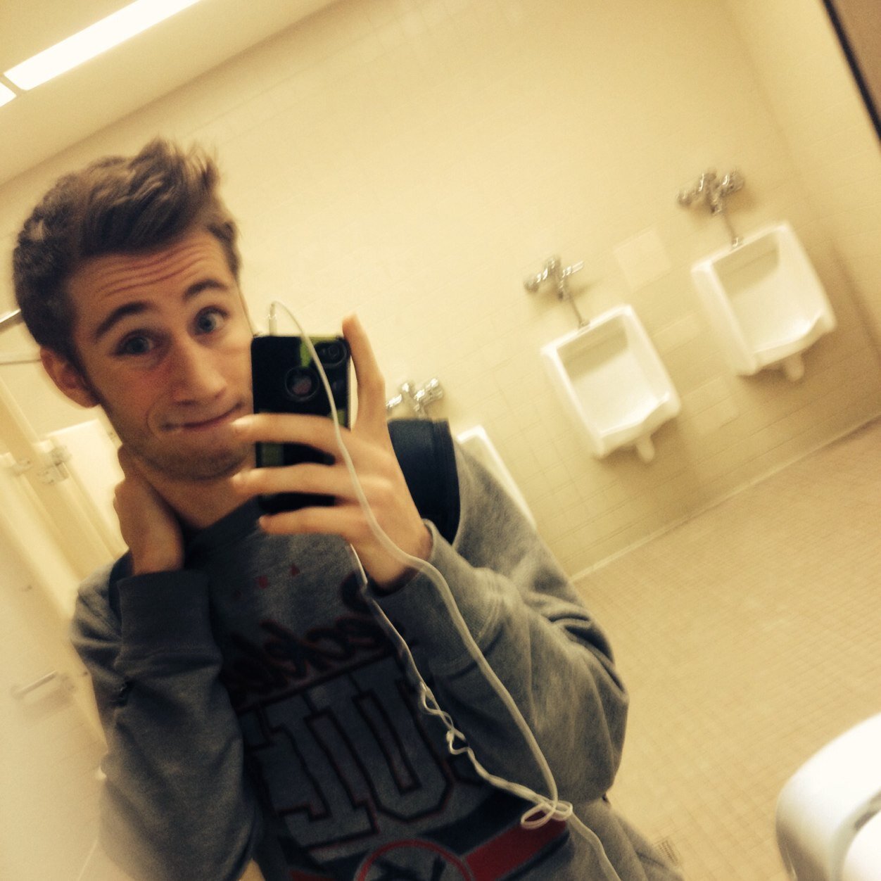 jacob_washbourn's profile picture. Live together, die alone
     JGC  05/09(: