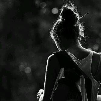 ابيك (حب)ما ينتهي عشقه أبد ... وأبيك (قلب) ما يسكنه غيري أحد
