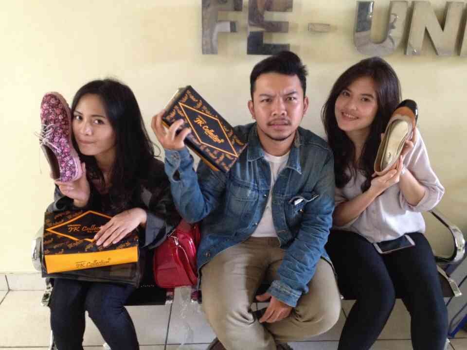 For Men & Women 
LINE: johansyahpramono 
0812 2126 7706 jkcollection.reseller@gmail.com