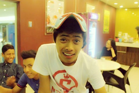 Assalamualaikum . Name MOHD AIDIL ASYRAF . Just call me Acap . ID Wechat ashh_love