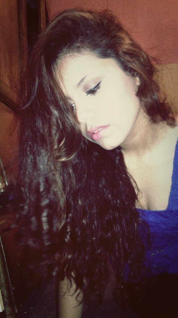 ↗ya estoy aquí, cual es tu segundo deseo?↘ :) 
-AngieXx:3